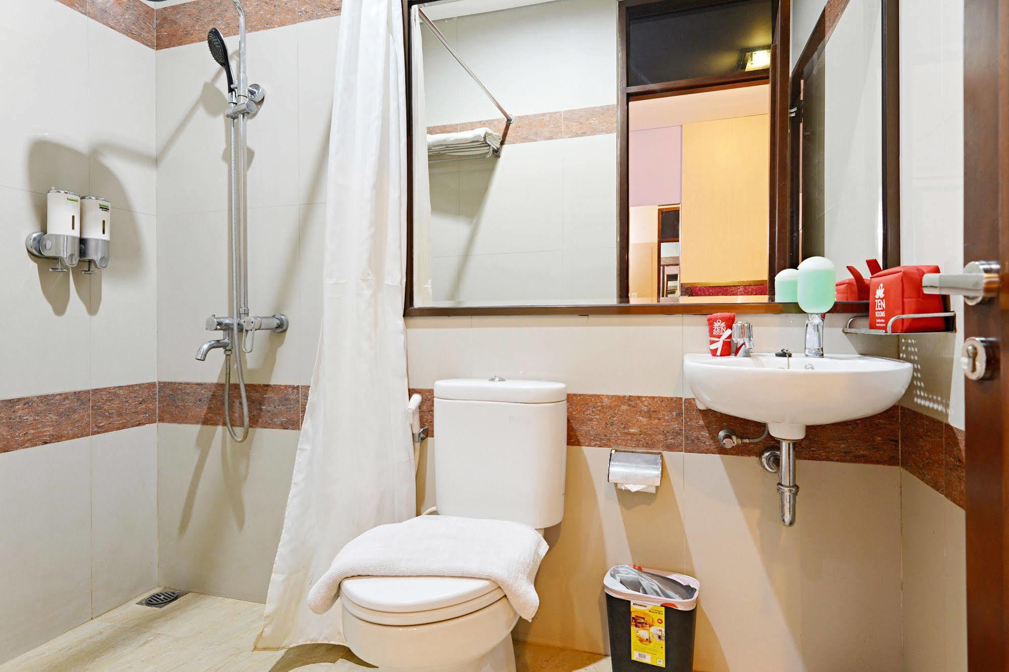 Zen Rooms Riau Natuna Bandung Bagian luar foto