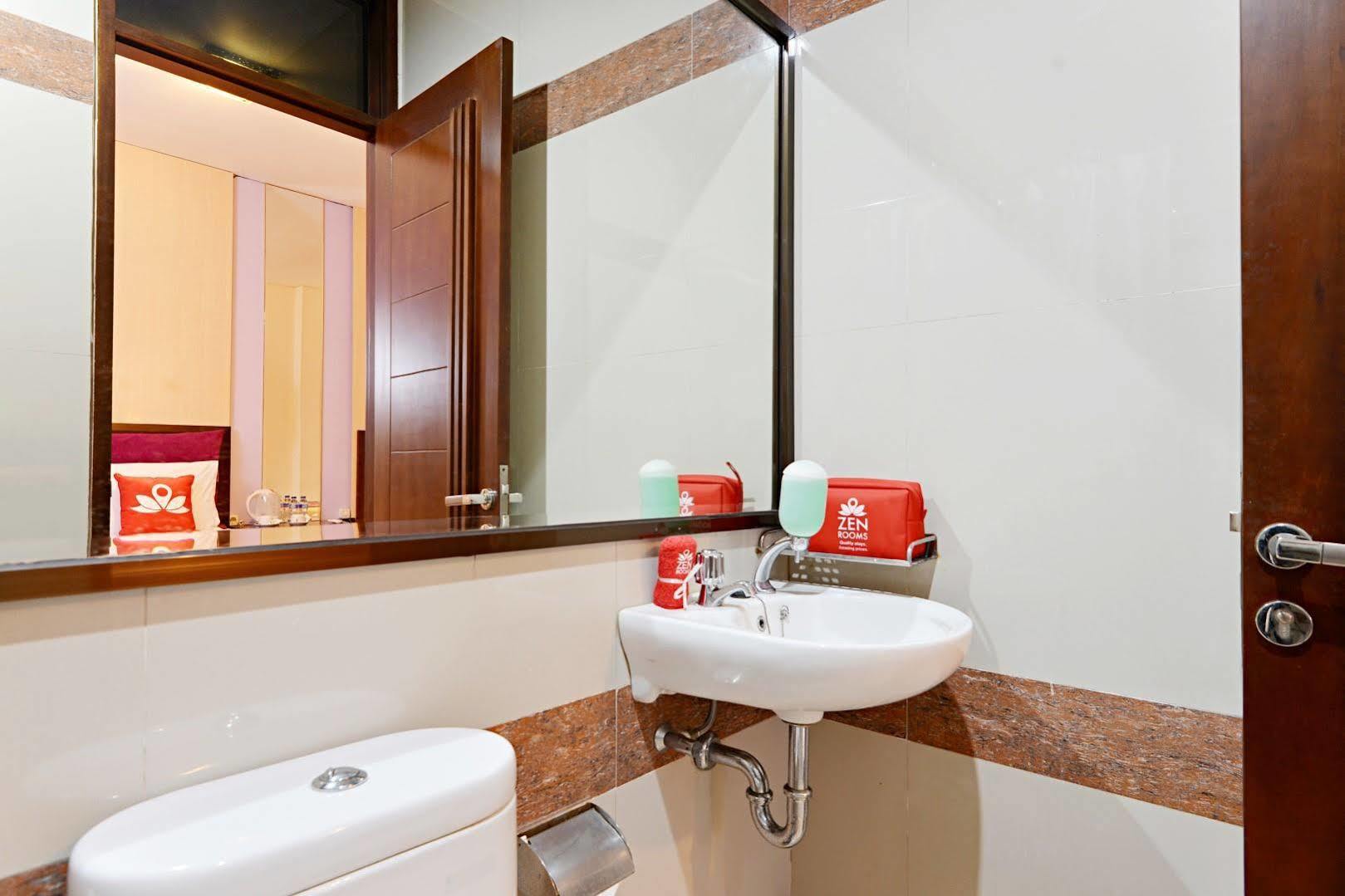 Zen Rooms Riau Natuna Bandung Bagian luar foto