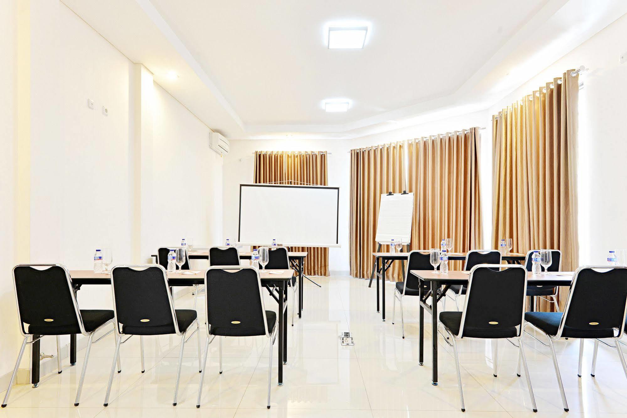 Zen Rooms Riau Natuna Bandung Bagian luar foto