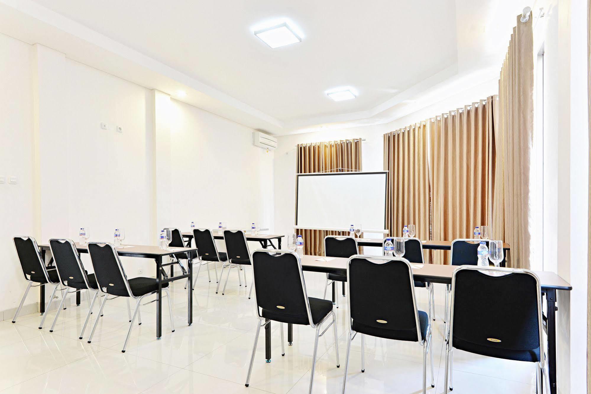 Zen Rooms Riau Natuna Bandung Bagian luar foto